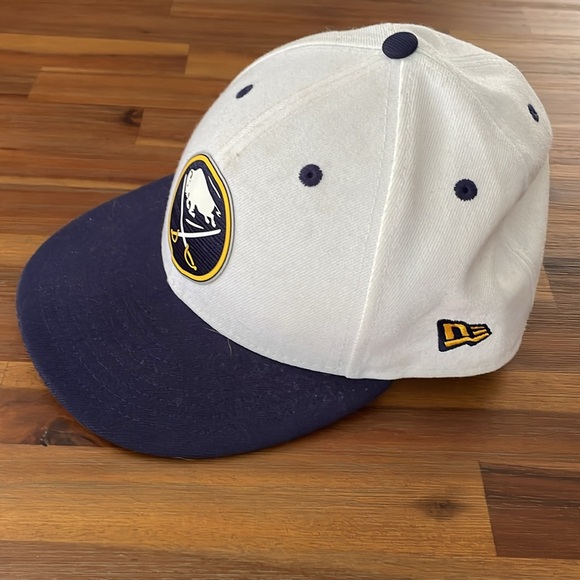 Buffalo Sabres hat - Picture 2 of 5